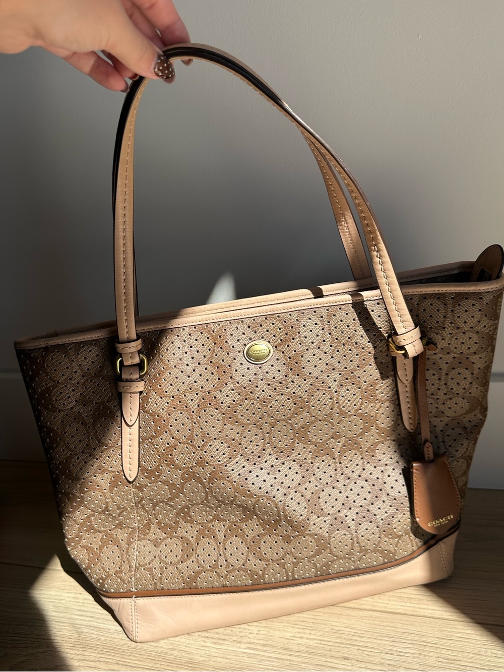 Vintage Coach Peyton F29886 Perforated Signature Zip Top Tote Y2K Tan